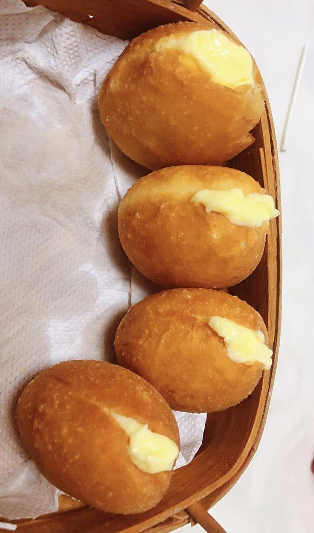 好吃到哭泣的甜甜圈VANILLA CREAM-FILLED DOUGHNUTS