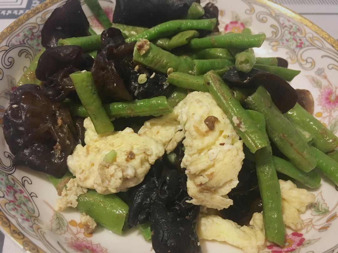 黑木耳炒长豆角
