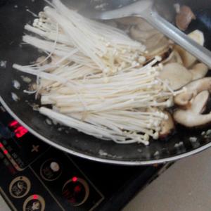 杂菇豆腐煲的做法 步骤4