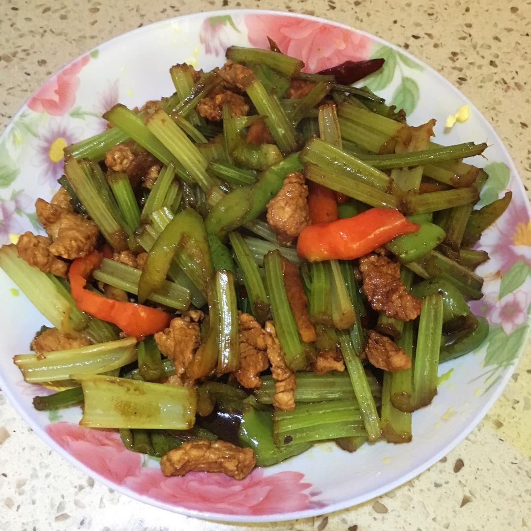 芹菜炒肉