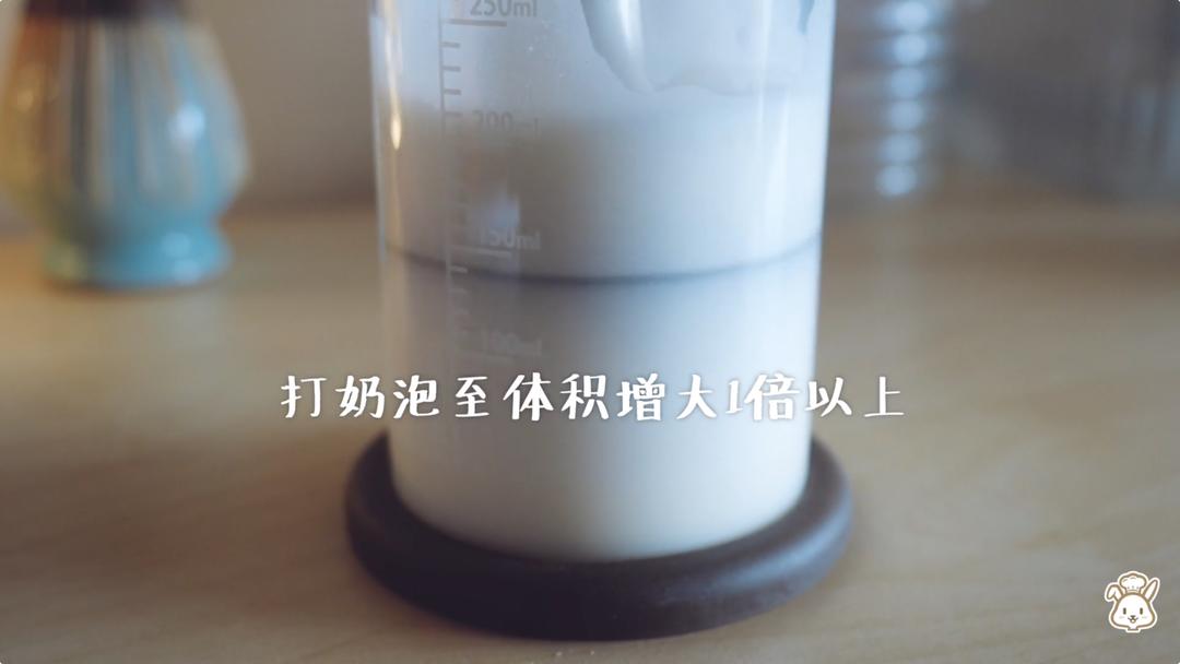 视频【牛乳奶泡抹茶】冬季热饮的做法 步骤3