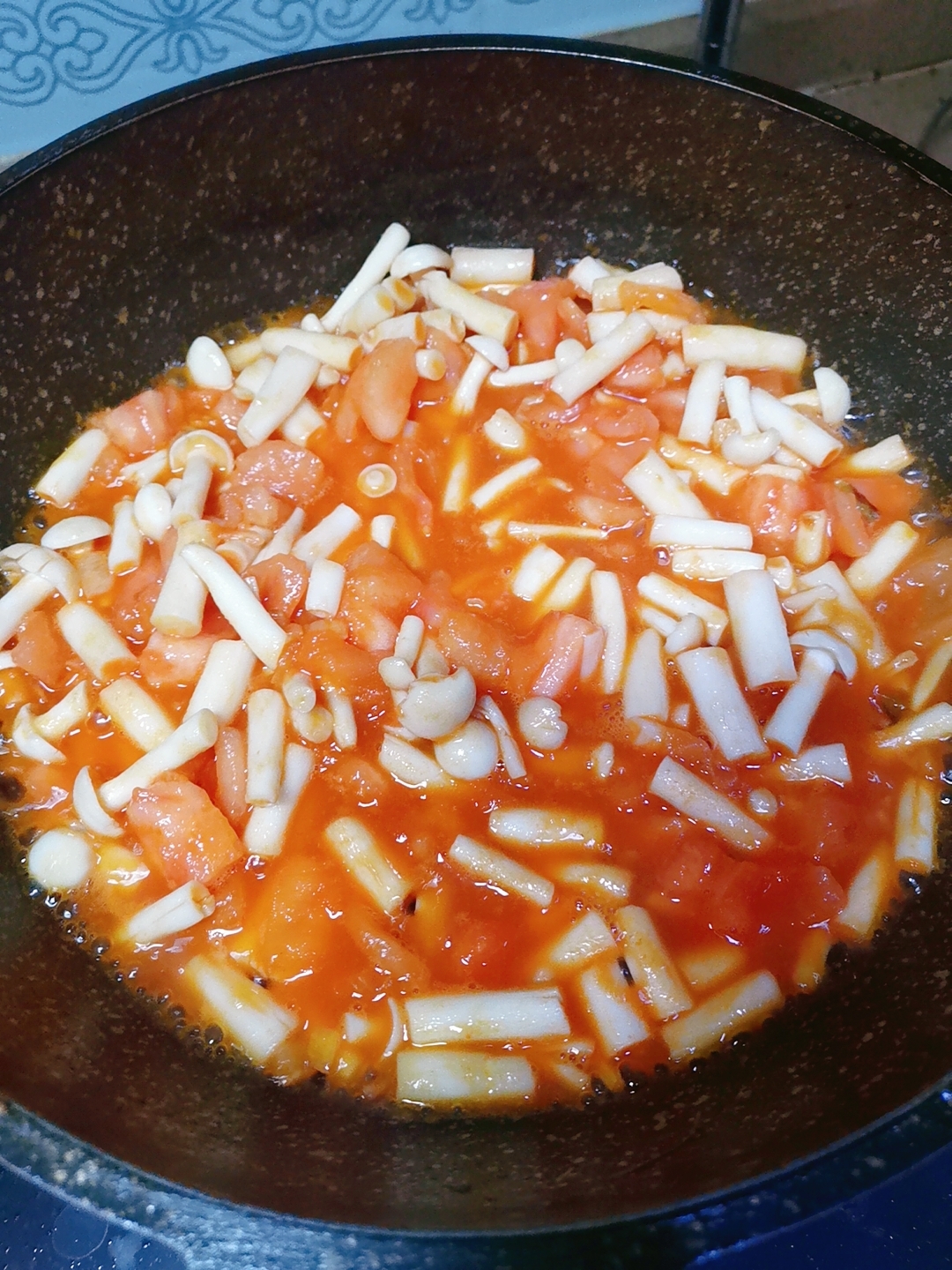 番茄豆腐鲜菇汤的做法 步骤4