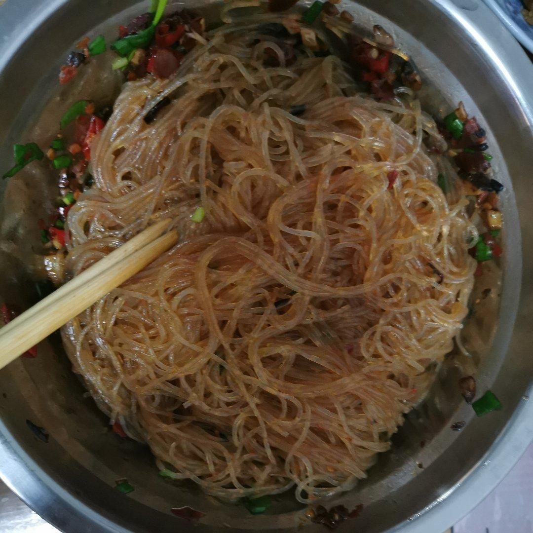 连吃3天不过瘾的凉拌酸辣粉丝