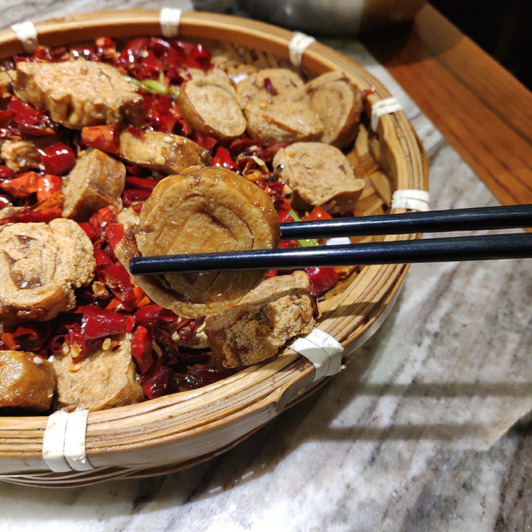 短发排骨精做的干煸霉千张筒.