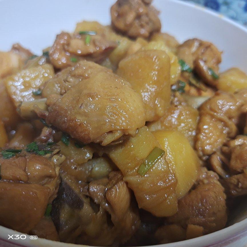 鸡腿炖土豆 上桌秒空盘 汤都喝干了！