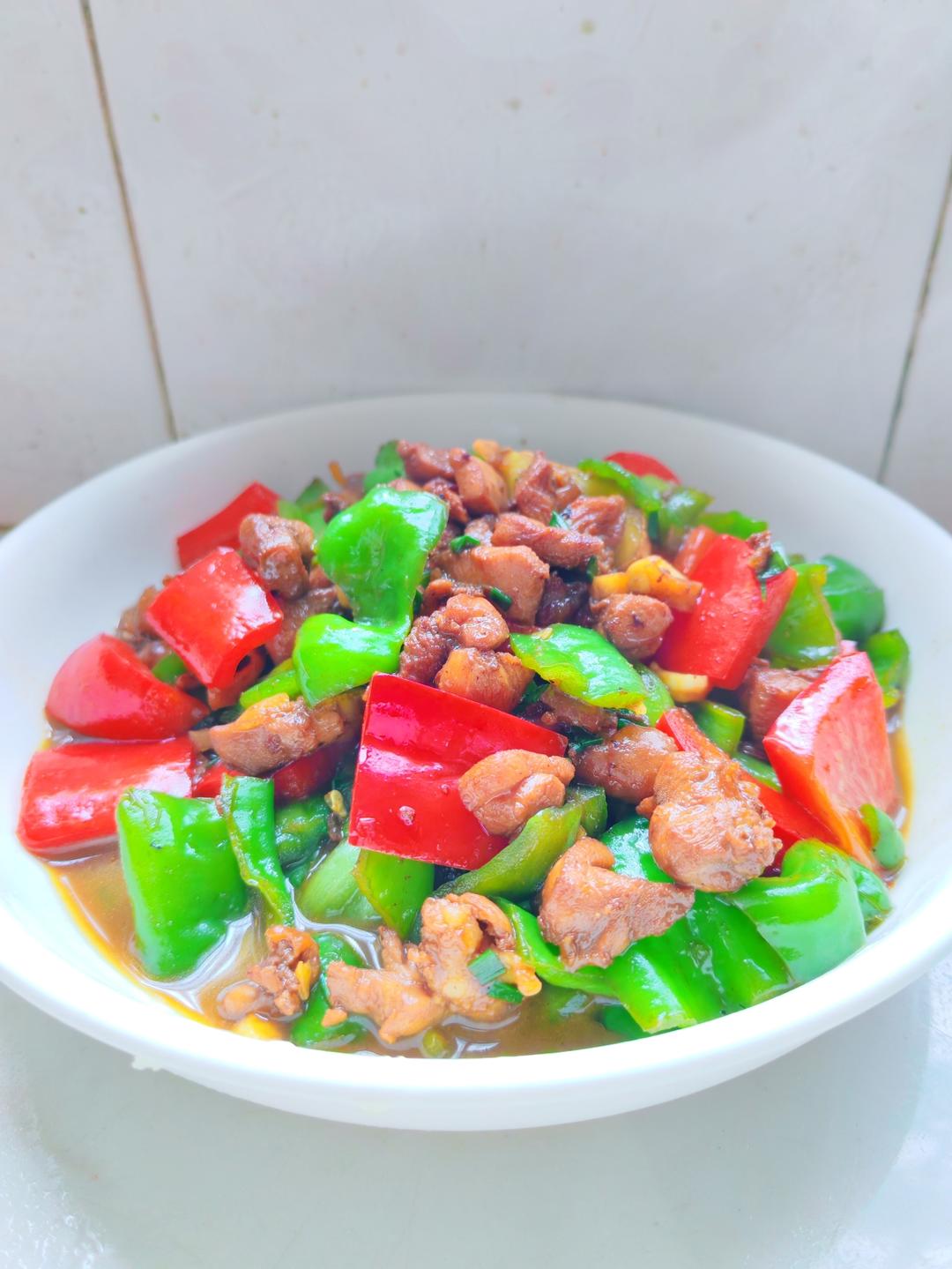 补维c的大菜-五彩缤纷彩椒青椒炒鸡腿肉
