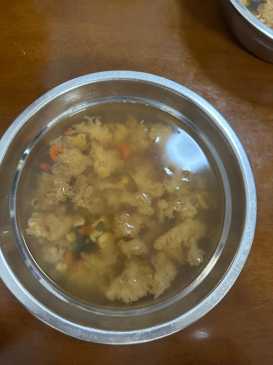 莲子百合银耳汤（润燥止咳美容）