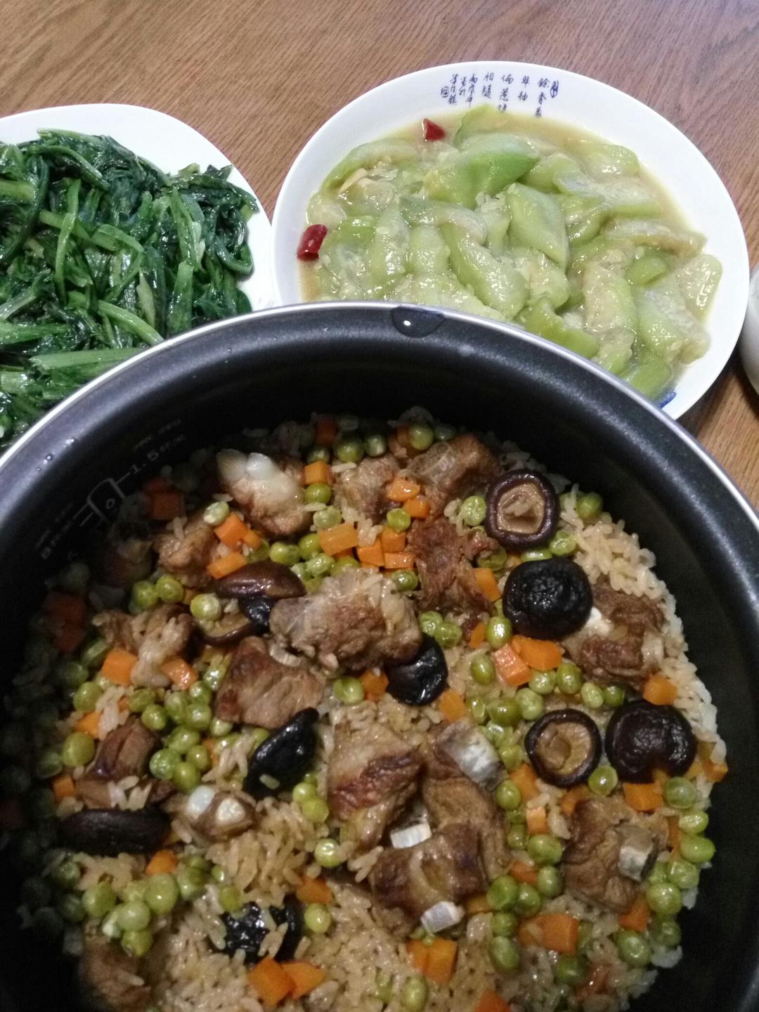 喷香排骨焖饭（爆好吃）