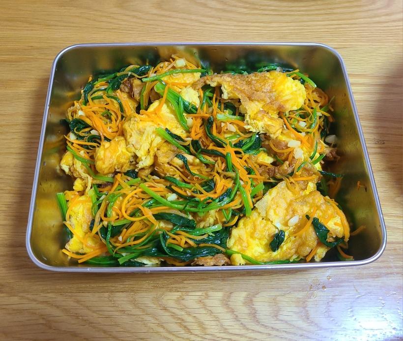 清炒菠菜胡萝卜丝