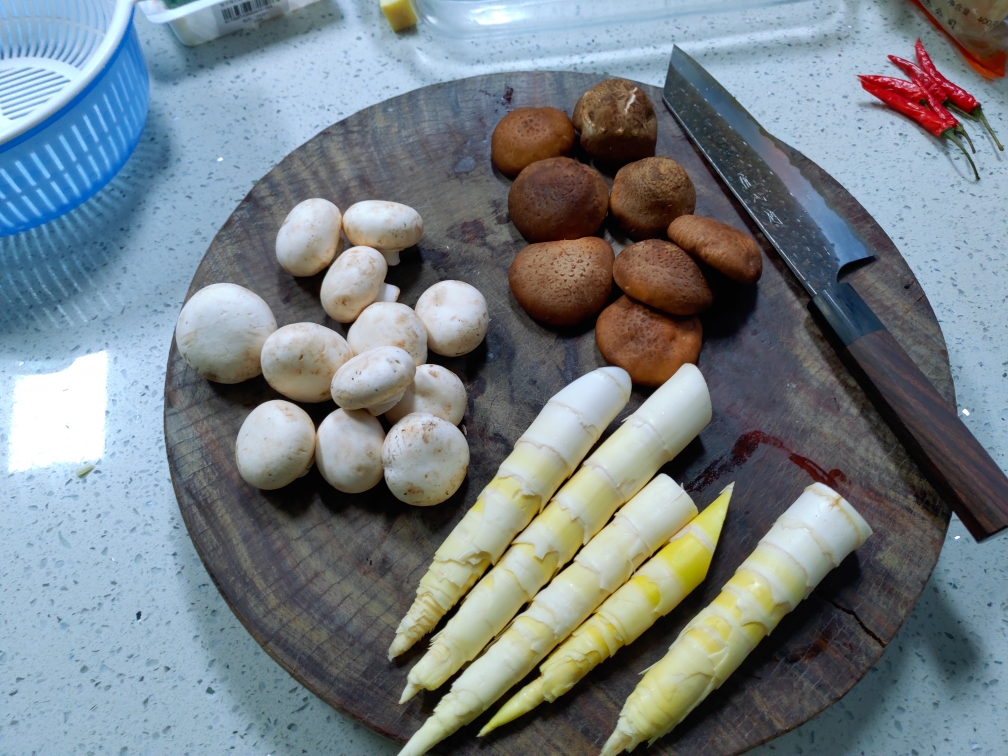 鲜香菇烩南北的做法