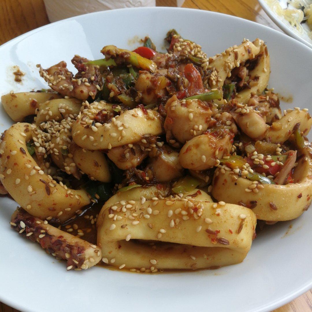 超下饭的孜然鱿鱼须，香辣爽嫩，比烧烤还好吃
