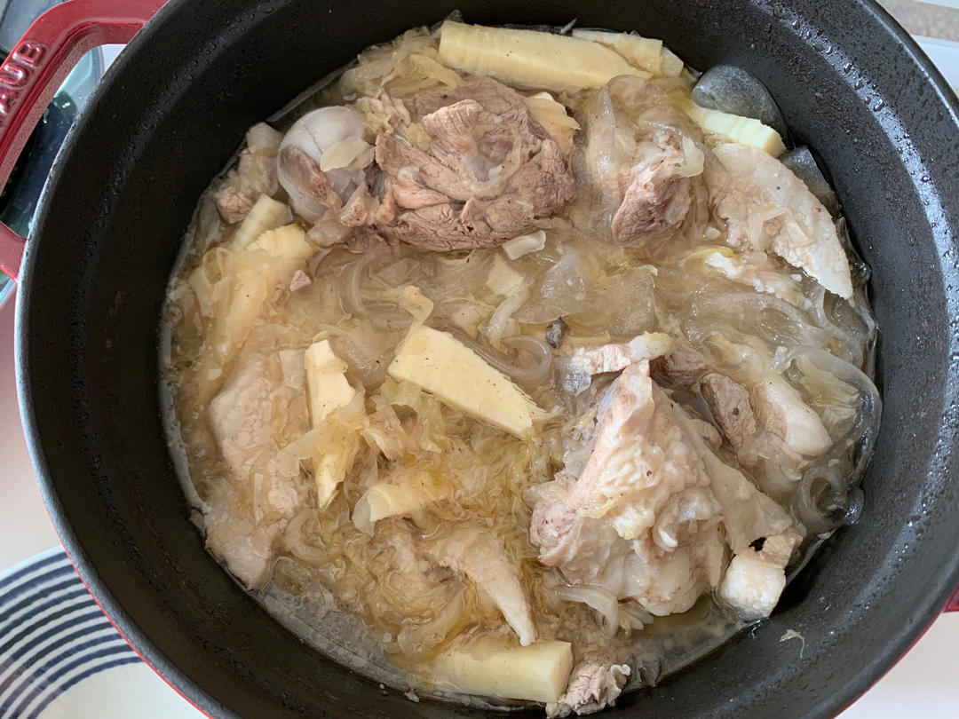 冬日常备 酸菜炖大骨