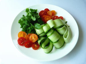 【山姆厨房】泰式青瓜鲜虾沙拉-Thai Cucumber & Prawn Salad的做法 步骤2