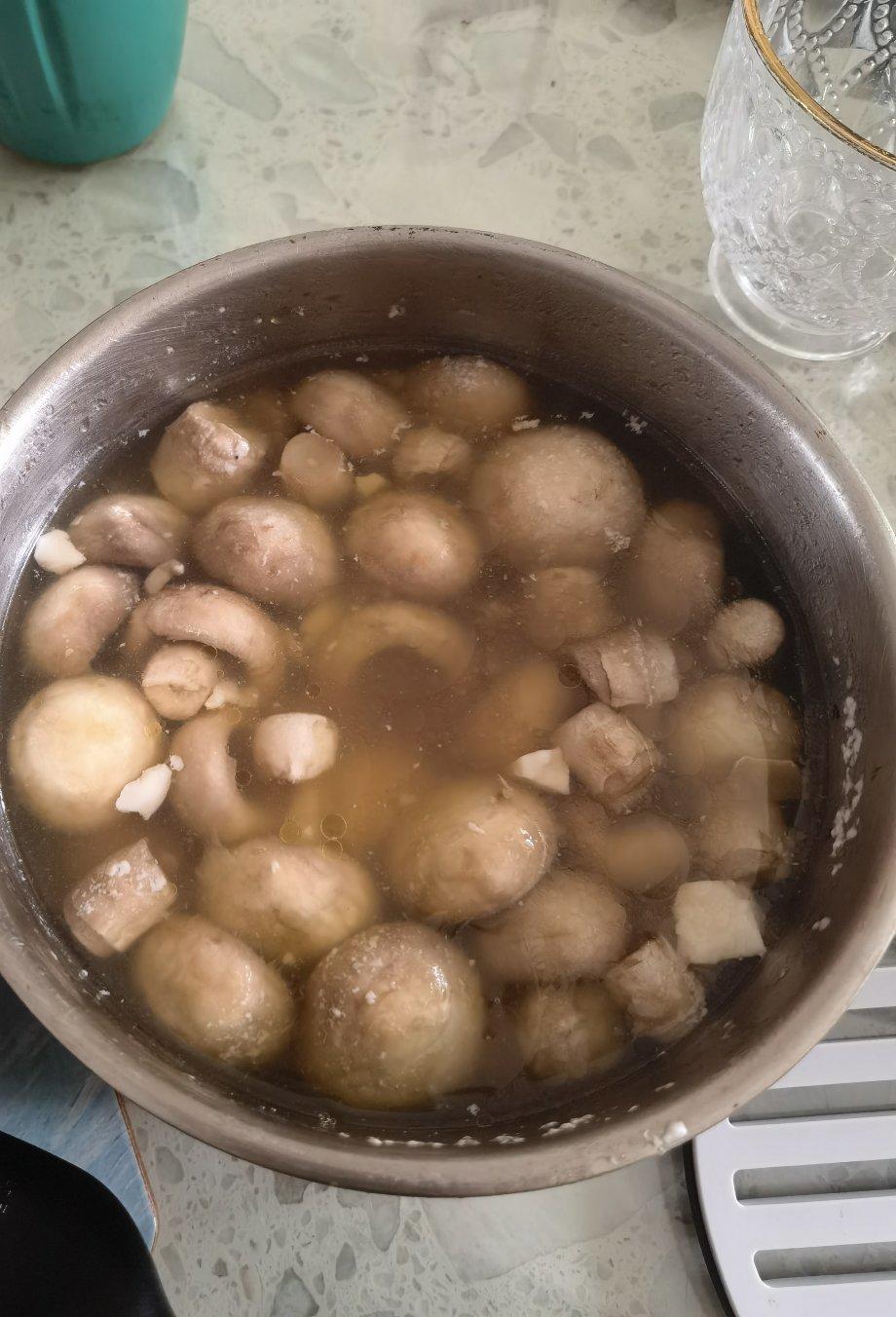 口蘑豆腐汤