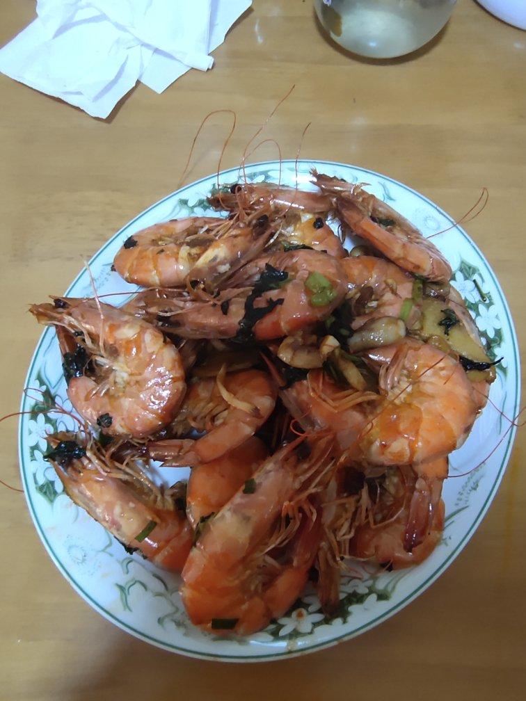 吃完还会继续舔手指的    快手油闷大虾