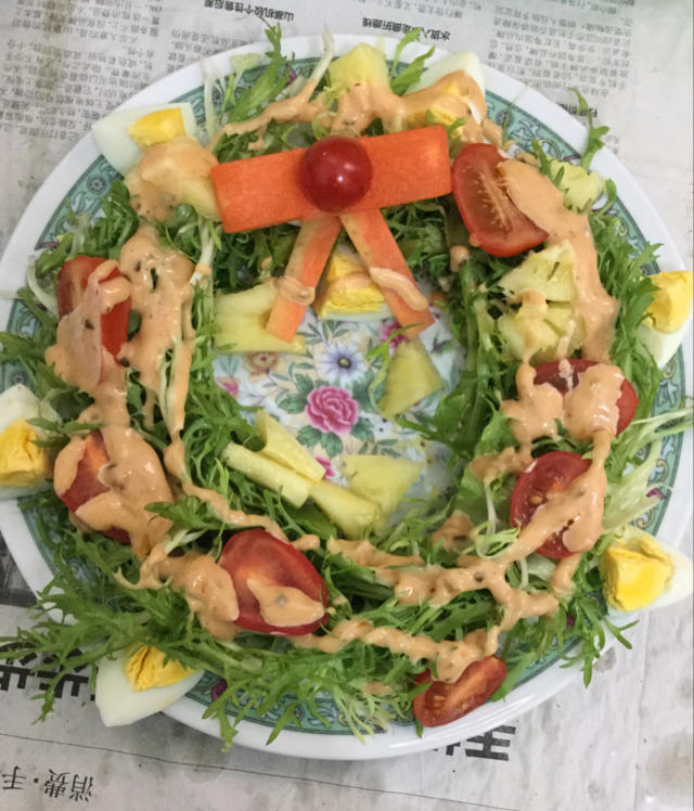 圣诞蔬菜花环沙拉