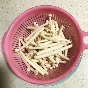 海鲜菇肉丝汤的做法 步骤7