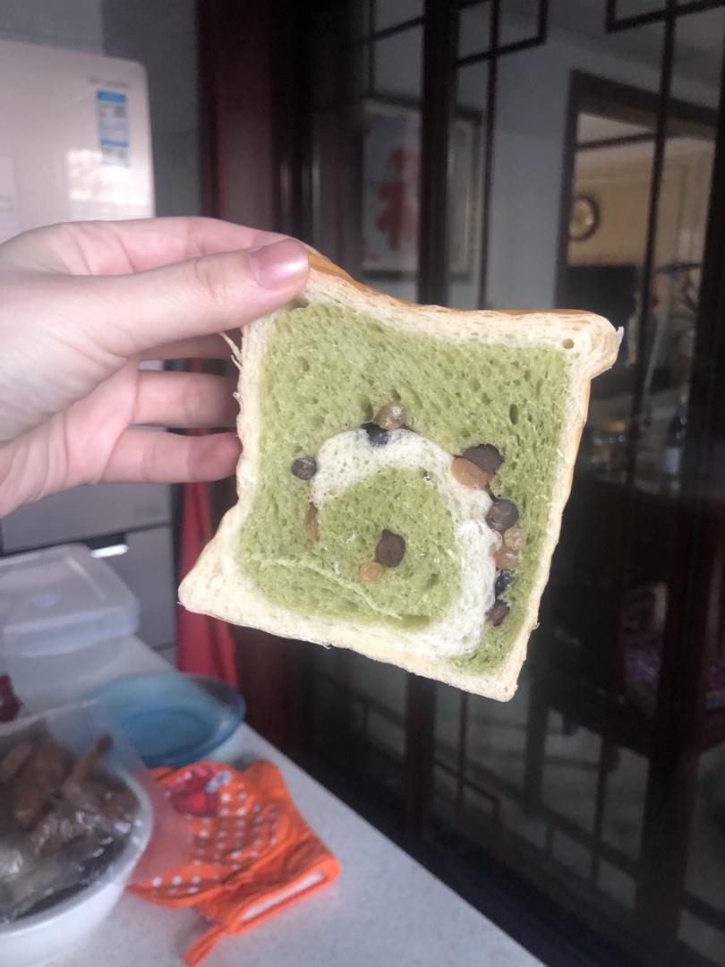 清香柔软的抹茶红豆吐司