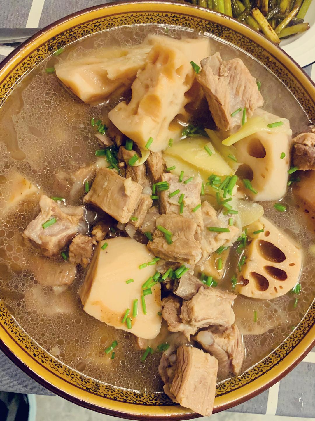 莲藕排骨汤（高压锅无难度简易版）