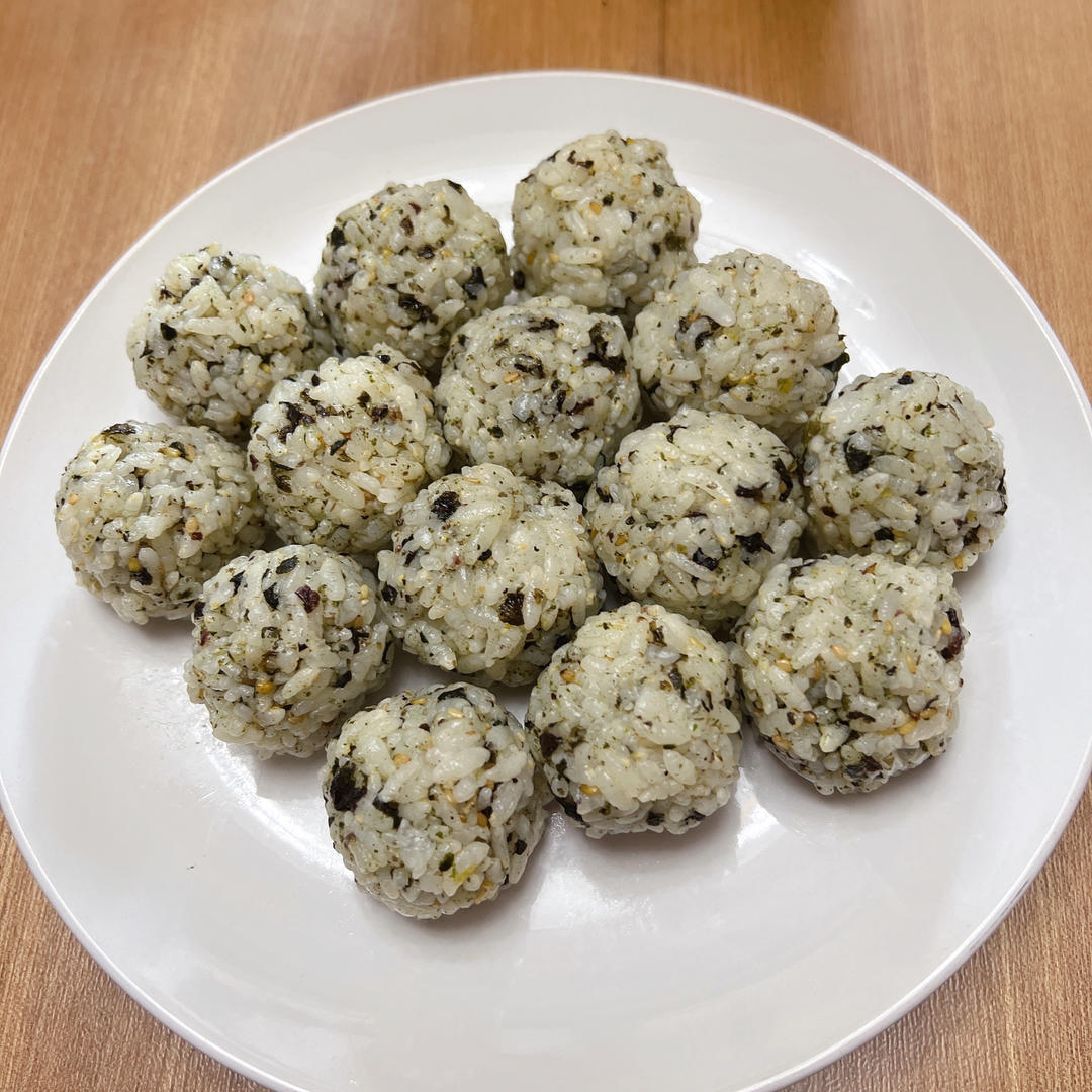 韩式金枪鱼海苔拌饭～饭团