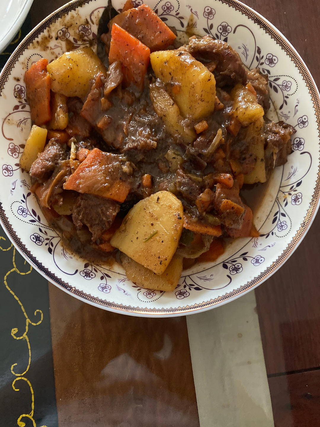 浓厚酥烂醇香，红酒炖牛肉