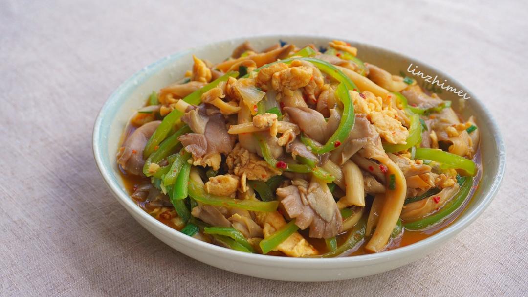平菇青椒炒鸡蛋 好吃又营养的超快手家常菜