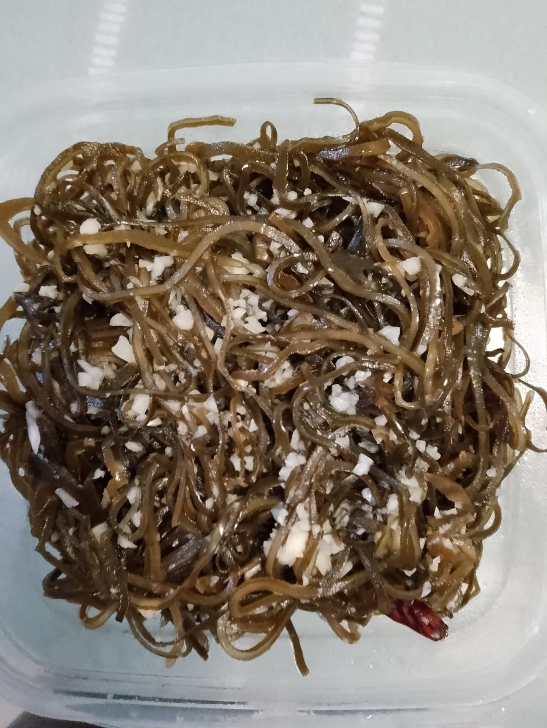 这才是正宗的李先生牛肉面家的蒜泥海带丝