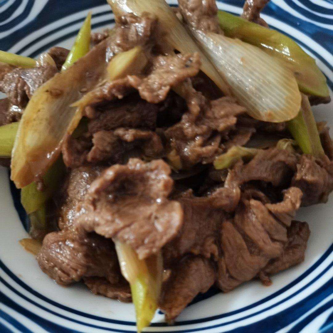 葱香浓郁的葱爆牛肉