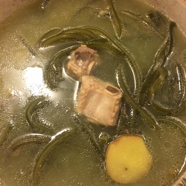 排骨绿豆海带汤的做法