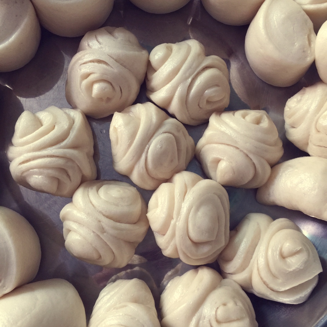 黑玫瑰小花花做的南瓜花卷馒头