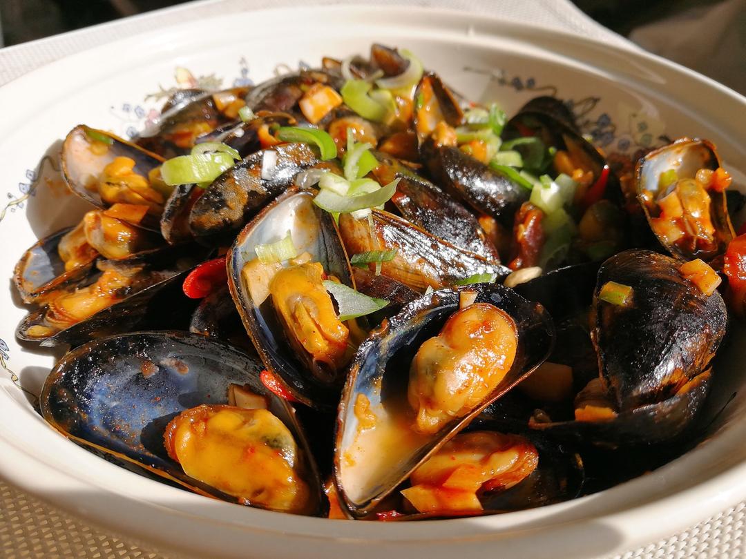 董xx做的泰式辣炒海虹 mussels