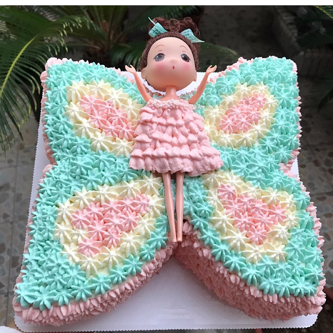 ayaya娃娃做的立体卡通蝴蝶生日蛋糕