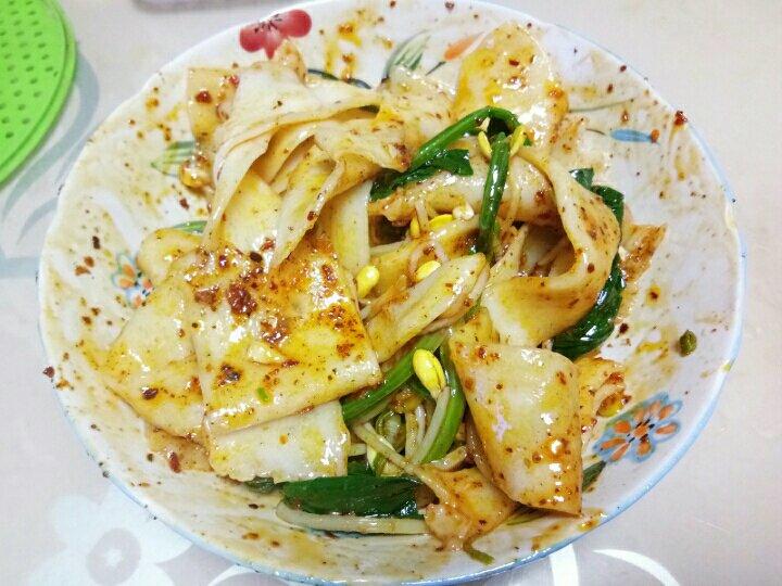 家庭版手擀油泼扯面，筋道无敌的油泼面！