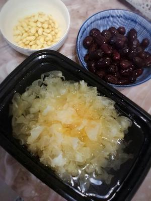 银耳红枣豆浆饮的做法 步骤1