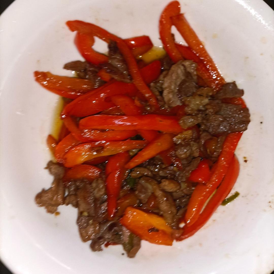 彩椒炒肉（柿子椒炒肉）