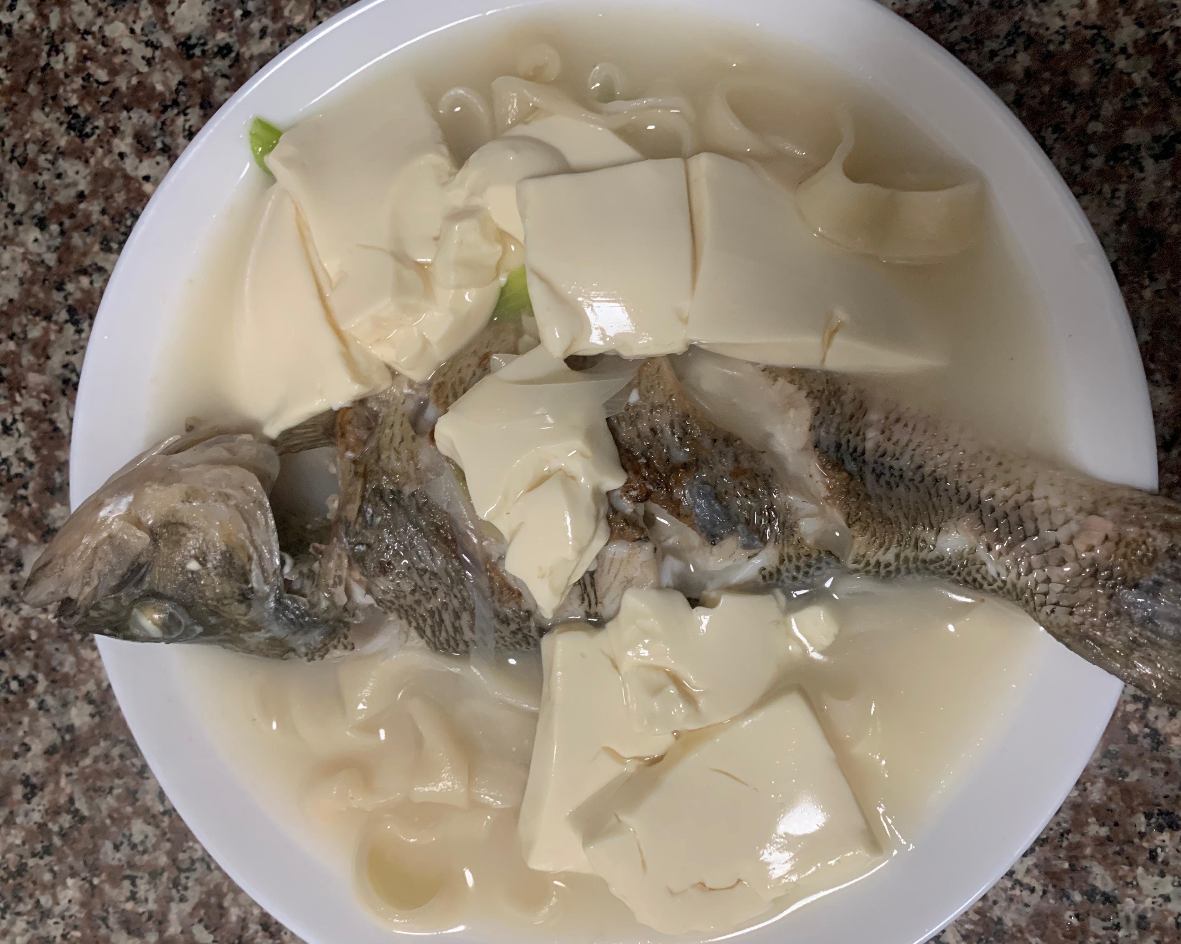 奶白豆腐鲈鱼汤