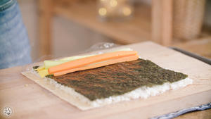 反转肉松寿司卷的做法 步骤11