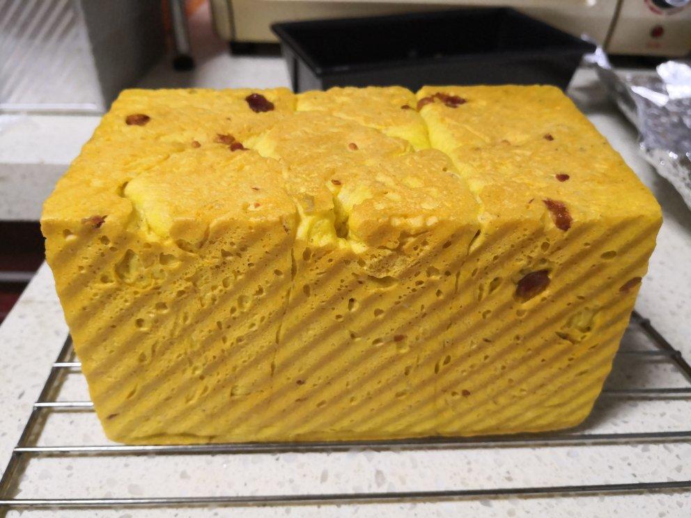 金灿灿的南瓜吐司，松软得没话说！