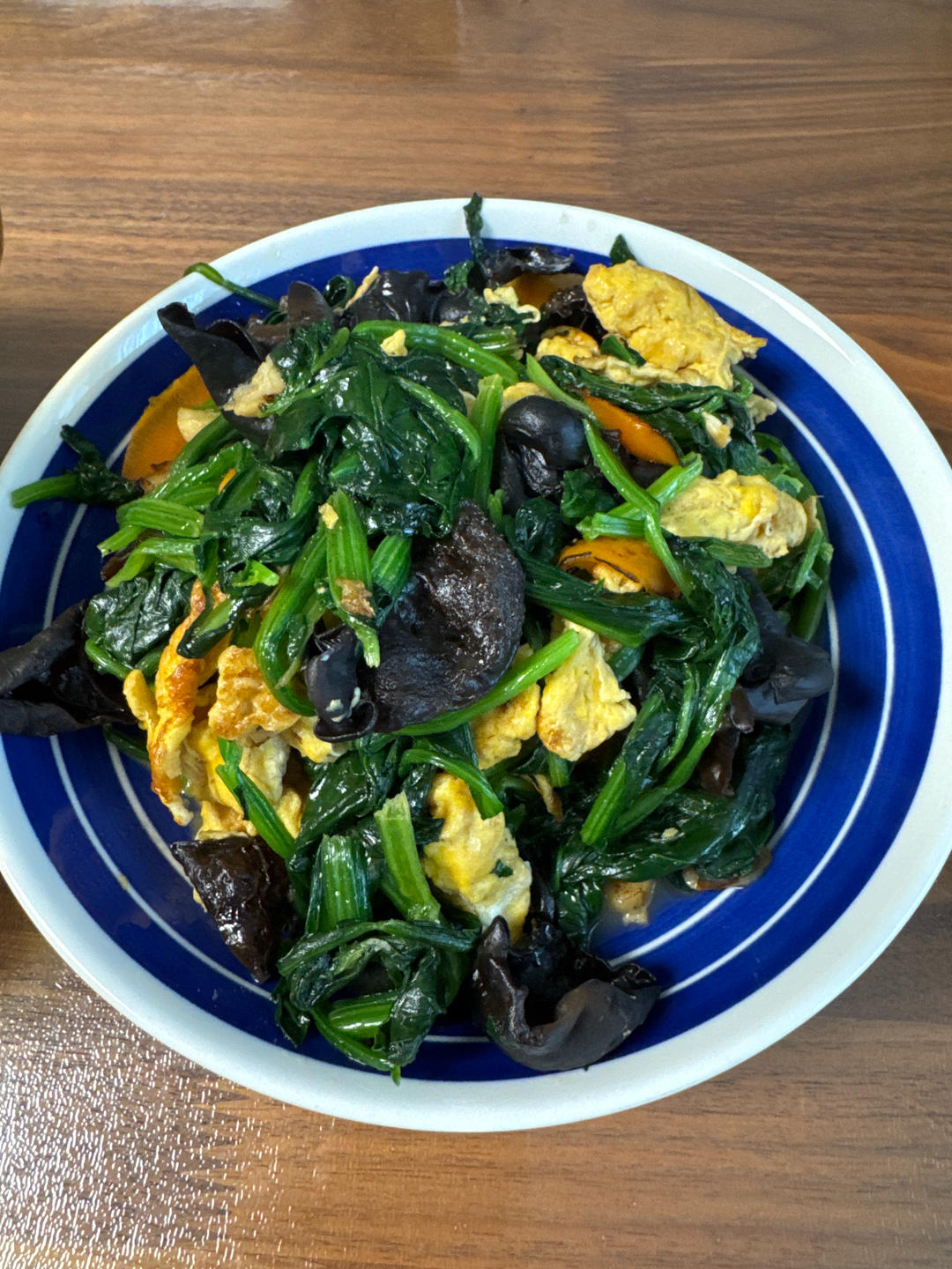 菠菜木耳炒鸡蛋