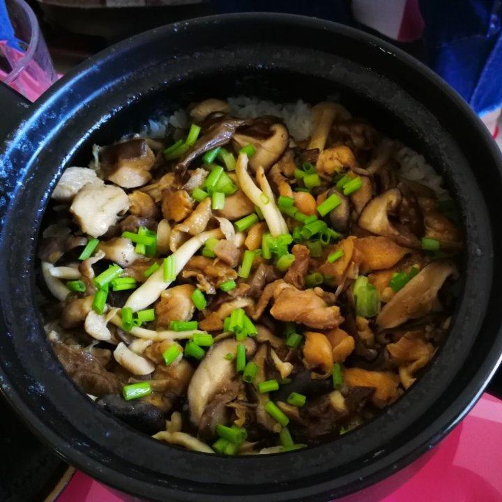 菌菇滑鸡煲仔饭+米布丁
