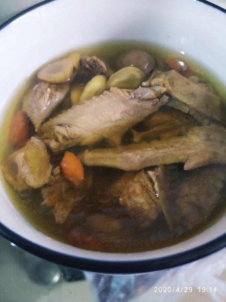花旗参炖乳鸽