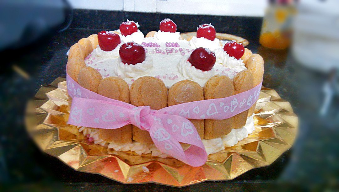 樱桃生日蛋糕