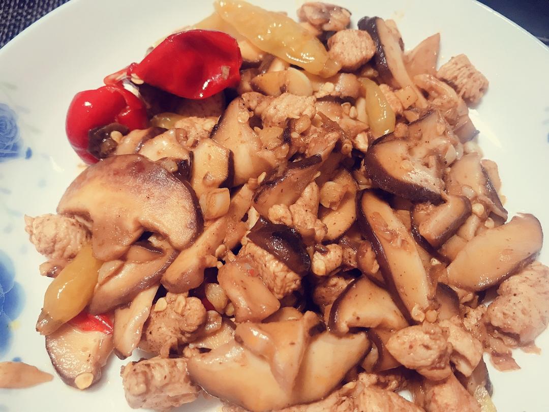 鸡肉炒香菇