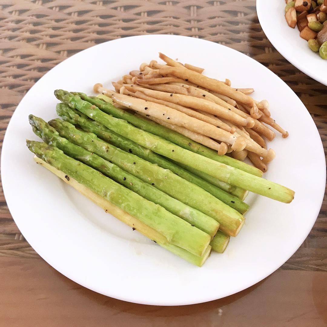 橄榄油黑椒芦笋