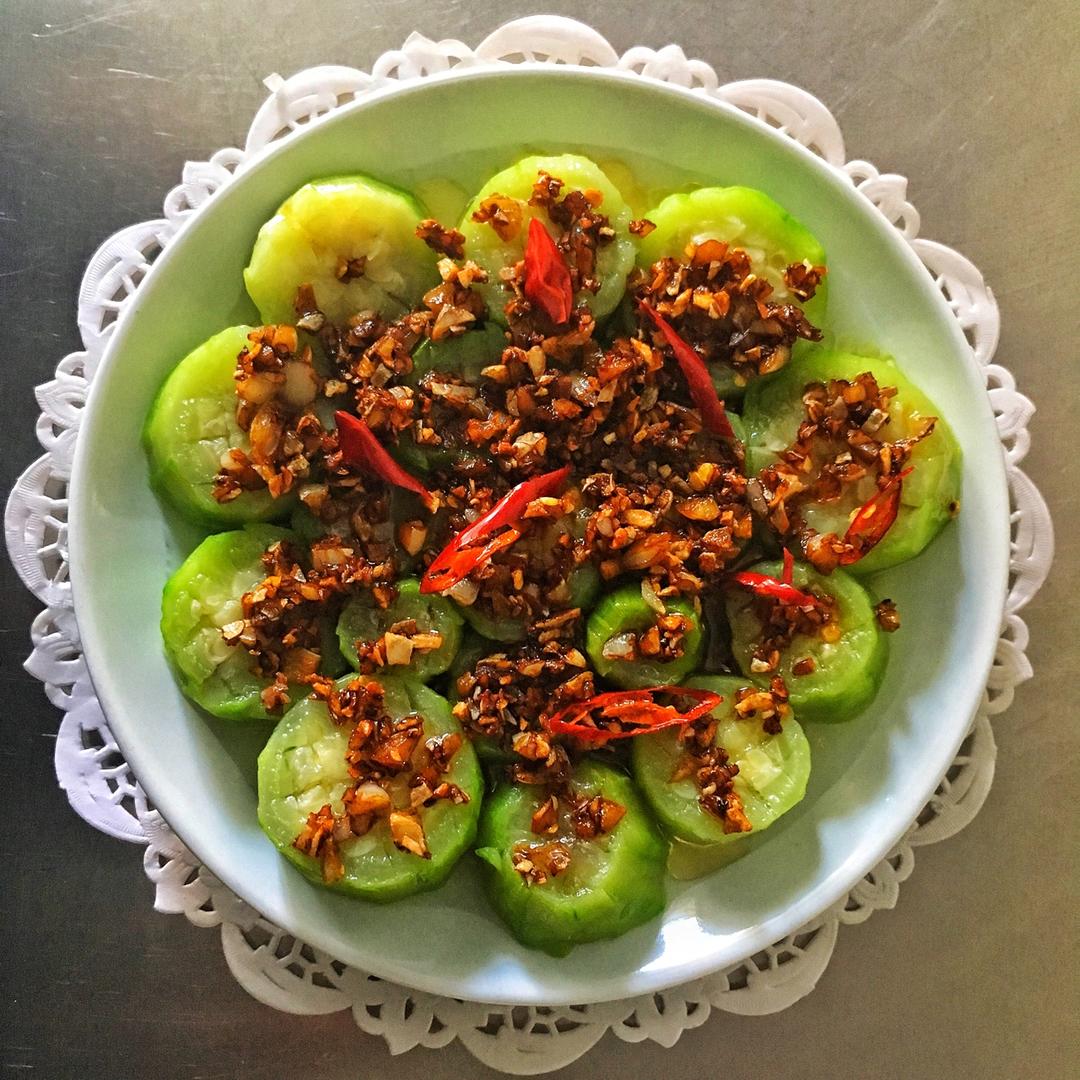 只需要五分钟就可以的美味蒜蓉蒸丝瓜