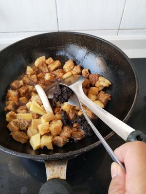 土豆炖牛肉的做法 步骤13