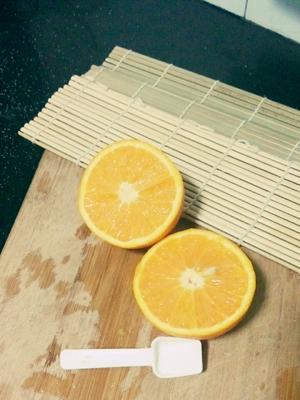 止咳超有效的盐蒸橙子的做法 步骤2