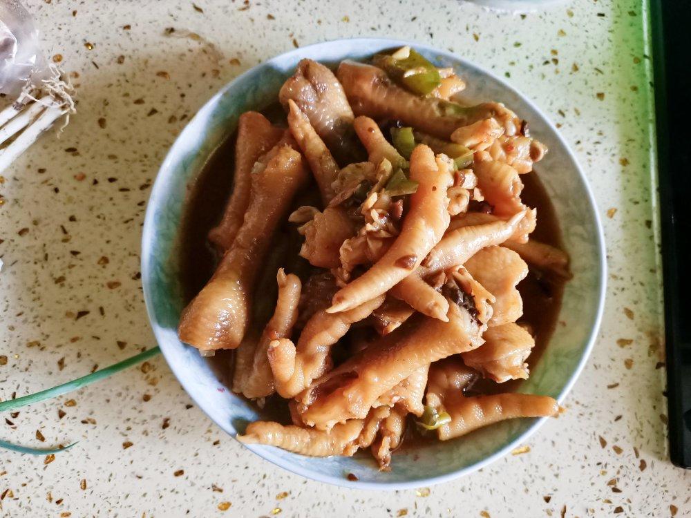 好吃到手指都吃掉的卤鸡爪