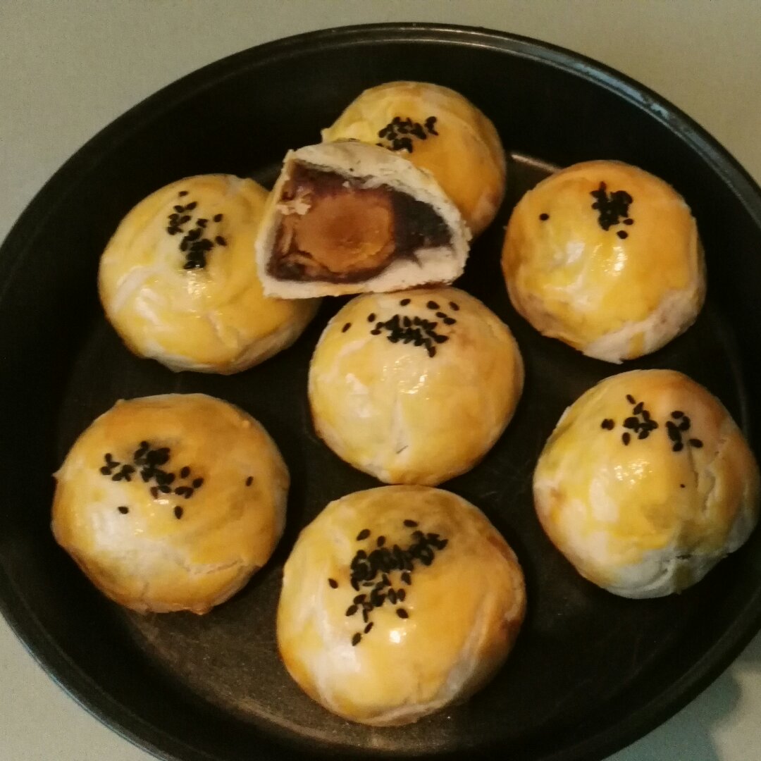 蛋黄酥 Danhuangsu