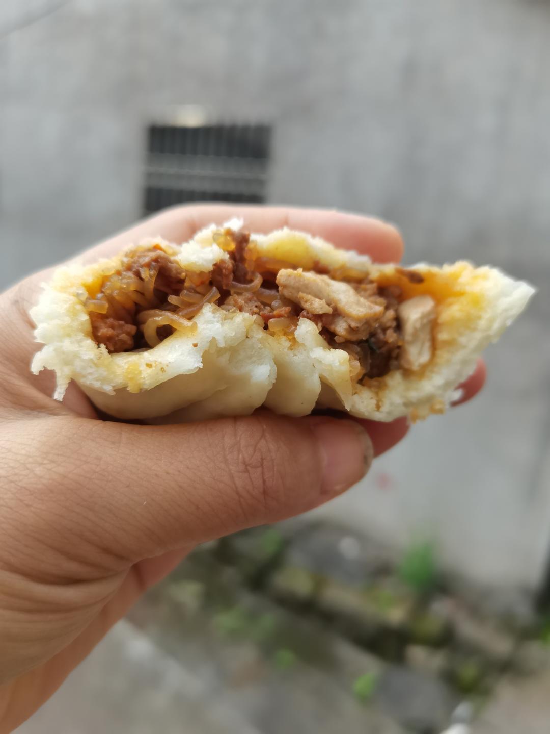 猪肉粉条豆腐包子